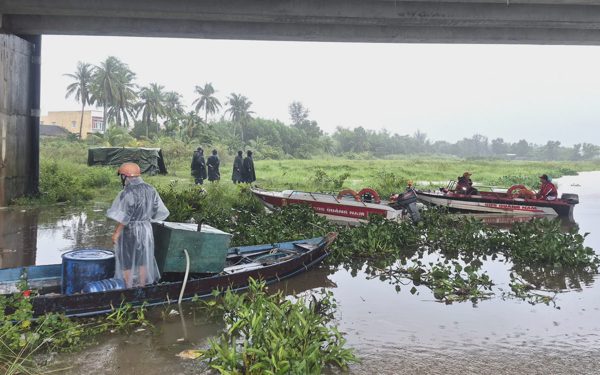 Thi thể người chồng cứu vợ do lật ghe đã được tìm thấy