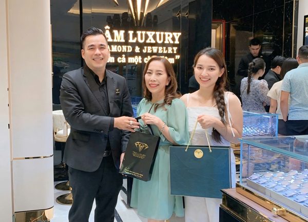 Thị trường kim cương ở TP.HCM dần hồi phục