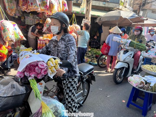 Thị trường rằm tháng Bảy: Đồ chay làm sẵn đắt như tôm tươi