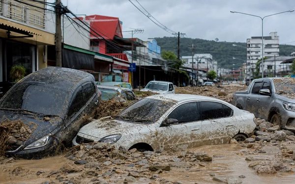 Thiên đường du lịch Phuket tan hoang sau lũ quét