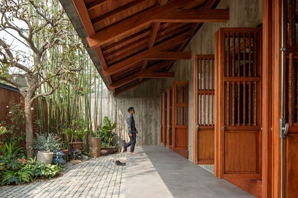 Thiết kế ngôi nhà 300m² kết hợp kiến trúc truyền thống và hiện đại