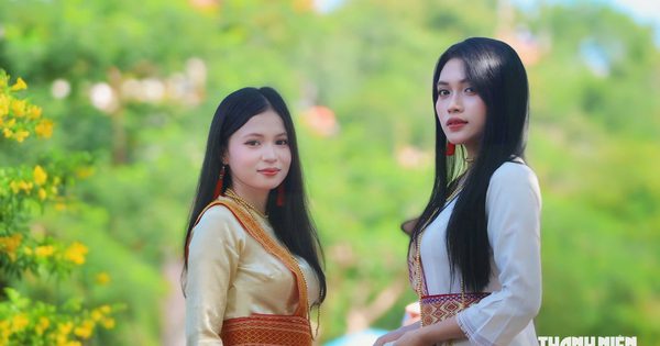 Thiếu nữ Chăm rạng rỡ trong trang phục truyền thống tại lễ hội Katê 2026