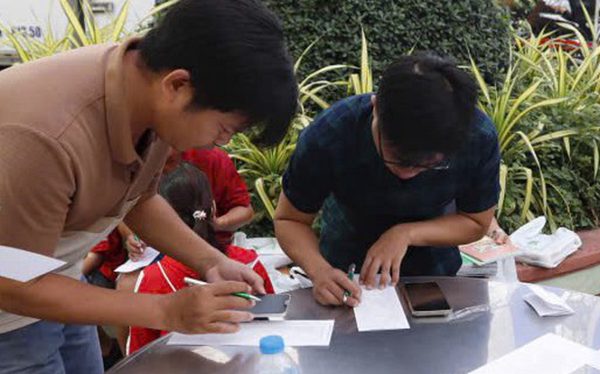 Thiếu sách giáo khoa: Cần thay đổi cách đặt hàng và phân phối sách