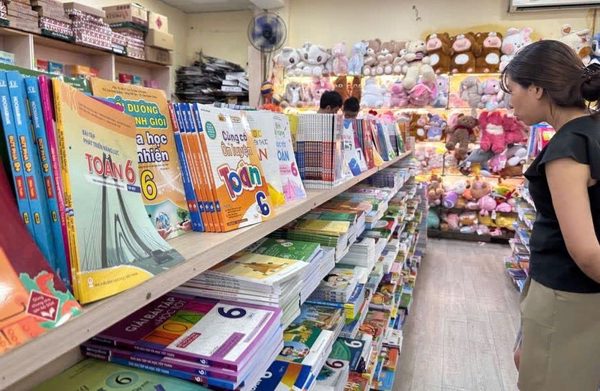 Thiếu sách giáo khoa: Phải xóa độc quyền xuất bản