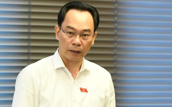 Thiếu sách giáo khoa, sáp nhập trường, tuyển sinh 2027: Những câu hỏi chờ Bộ trưởng GD-ĐT trả lời