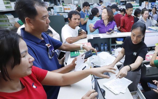 Thiếu sách giáo khoa, TP.HCM huy động sách thư viện, sách cũ cho học sinh mượn