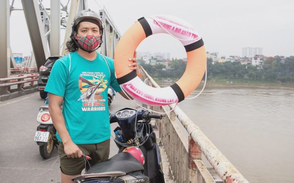 Thiếu tá quân đội mất tích khi nhảy sông Trà Lý cứu người: Giá như trên cầu có một chiếc phao!