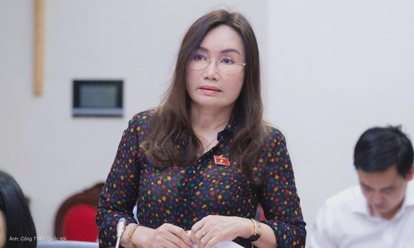 'Thiếu thiết bị y tế, cán bộ vẫn ngại mua sắm'