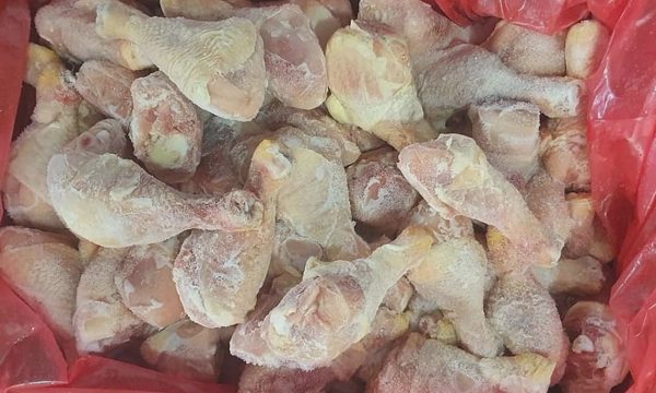 Thịt gà, phụ phẩm nhập khẩu rẻ hơn nhiều loại rau