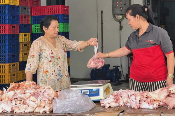 Thịt nhập giá rẻ tăng mạnh, người chăn nuôi trong nước chịu thêm áp lực