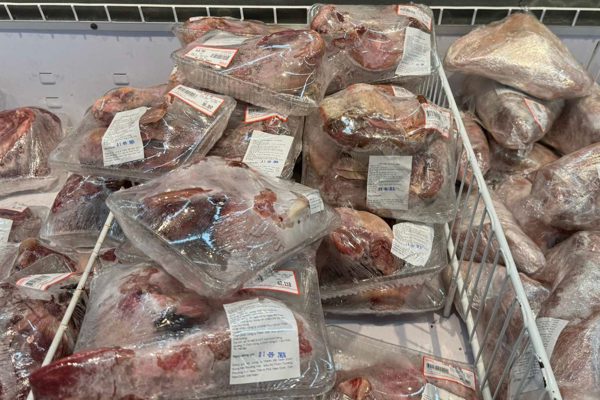 Thịt nhập khẩu giá rẻ bất ngờ; sầu riêng báo động dư thừa, giá giảm