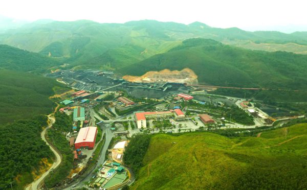 Thợ mỏ thi đua chào mừng Quảng Ninh trở thành thành phố trực thuộc Trung ương