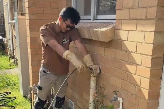Thợ sửa ống nước kiếm bạc tỷ/năm ở Australia: Cơ hội nào cho người Việt?