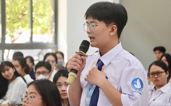 Thời chuyển đổi số, doanh nghiệp cần gì ở sinh viên ngoài điểm?