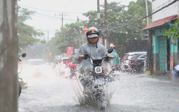 Thời tiết hôm nay 1-10: Nắng nóng khắp Bắc Bộ, Nam Bộ còn mưa to về chiều