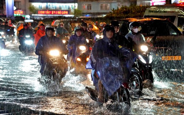 Thời tiết hôm nay 10-10: Nam Bộ mưa chiều kết hợp triều cường cao, Trung Bộ mưa to