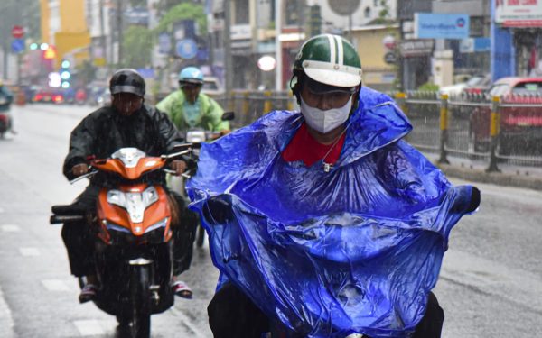 Thời tiết hôm nay 12-9: Đất liền mưa, trên biển dông gió rất mạnh