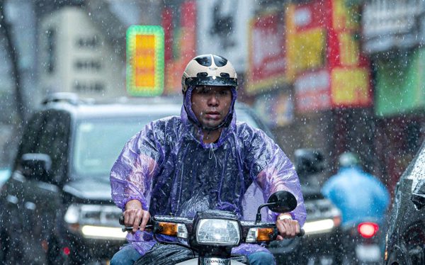 Thời tiết hôm nay 14-9: Bắc Bộ và Trung Bộ mưa rất lớn, Nam Bộ giảm mưa