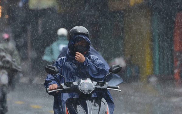 Thời tiết hôm nay 22-9: Nắng nóng trở lại Bắc Bộ, Nam Bộ mưa rất to