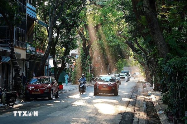 Thời tiết ngày 12/9: Bắc Bộ ngày nắng, miền Trung mưa lớn do áp thấp nhiệt đới