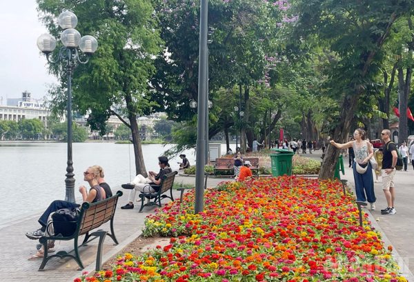 Thời tiết ngày 27/10: Hà Nội trời nắng, Hà Tĩnh đến Đà Nẵng có mưa vừa, mưa to và dông