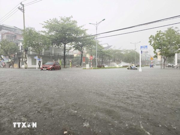 Thời tiết ngày 27/10: Khu vực từ Hà Tĩnh đến Đà Nẵng có nơi mưa trên 300mm