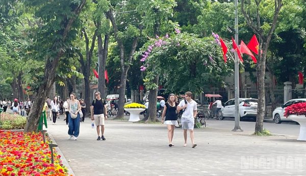 Thời tiết ngày 27/9: Bắc Bộ ngày nắng, Nam Bộ có mưa rào và dông