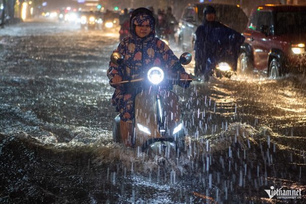 Thời tiết TPHCM và Nam Bộ 10 ngày tới: Mưa lớn kèm sấm sét dồn dập còn tiếp diễn?