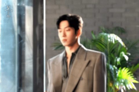Thời trang đẹp mê mẩn, phá quy tắc của Tỉnh Bách Nhiên 'Đầu xuân tươi sáng'