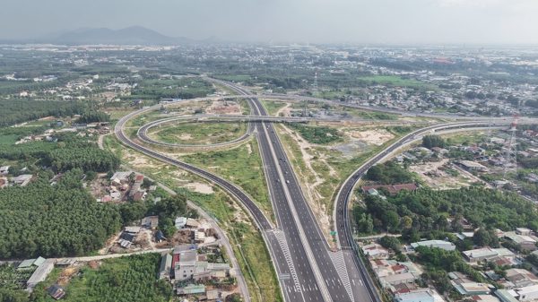 Thông nút giao nối Bến Lức - Long Thành với Biên Hòa - Vũng Tàu trong tháng 10