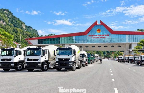 Thông quan hàng hoá qua cửa khẩu Lạng Sơn đạt gần 1900 xe/ngày