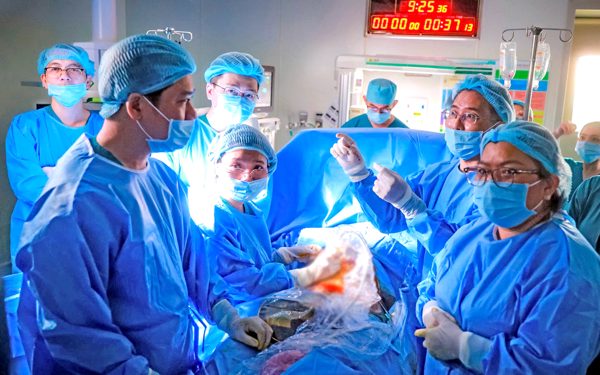 Thông tim khẩn cứu bào thai 25 tuần mắc dị tật tim nặng
