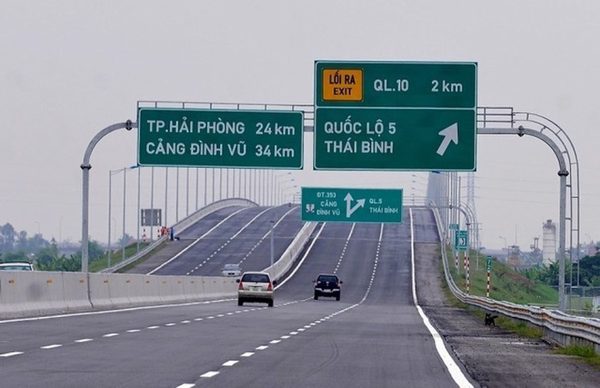 Thông tin mới về thí điểm làn vượt xe trên một số đường cao tốc