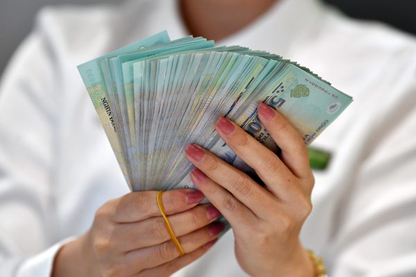 Thông tin mới về trường hợp được trả lương bằng tiền mặt từ 5 triệu đồng