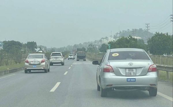 Thông tin mới về việc 'siết' hoạt động của xe tập lái trên cao tốc