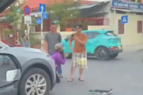 Thông tin mới vụ người phụ nữ quỳ giữa đường sau va chạm giao thông
