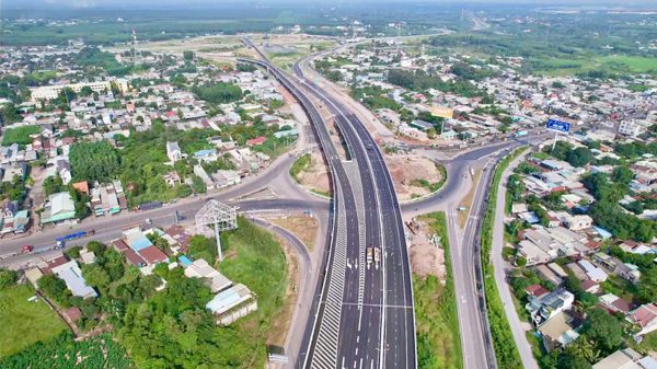 Thông xe, khai thác cao tốc Bến Lức-Long Thành từ 1/10