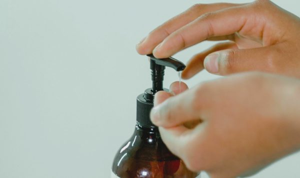 Thu hồi 5 loại mỹ phẩm sai công thức, một nhiễm vi sinh vật
