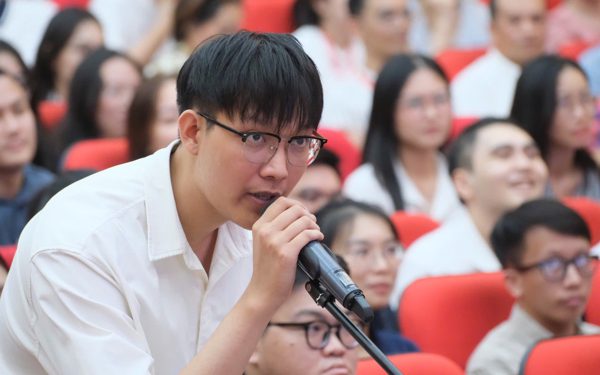 Thủ khoa bác sĩ nội trú y Hà Nội chọn sản phụ khoa khiến cả hội trường vỗ tay