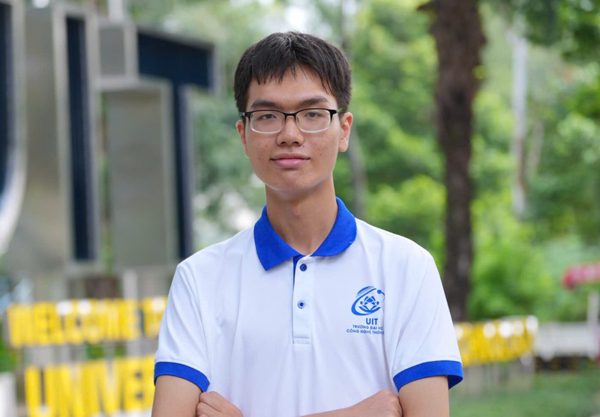 Thủ khoa đầu vào đại học với điểm kỷ lục, mê code từ lớp 8