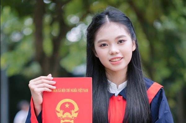 Thủ khoa lớp 10 Hà Nội 'vượt cấp' giành giải Nhất học sinh giỏi Văn lớp 12