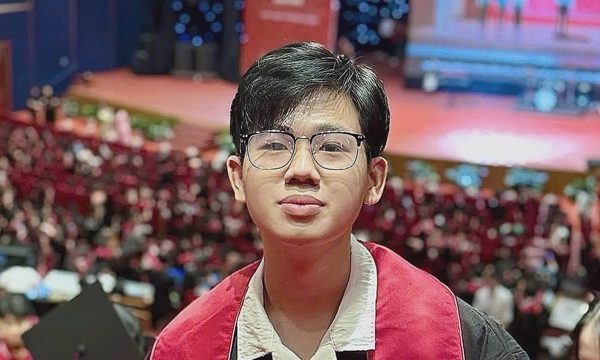 Thủ khoa tốt nghiệp Ngoại thương trong ba năm với điểm tuyệt đối