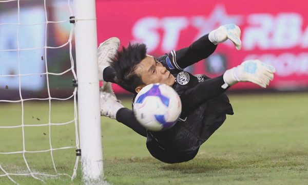 Thủ môn Bùi Tiến Dũng gieo sầu cho Hà Nội FC