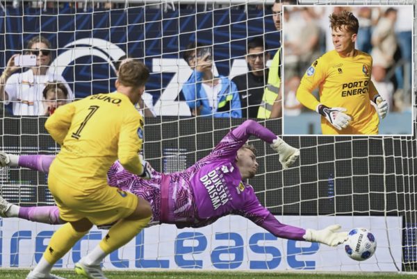 Thủ môn Ronald Koeman Jr ghi cú đúp bằng penalty