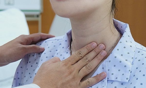 Thủ phạm gây đốm trắng quanh amidan