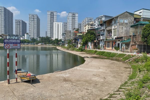 Thu phí câu cá hồ điều hòa ở Hà Nội: Phường cam kết xử lý dứt điểm