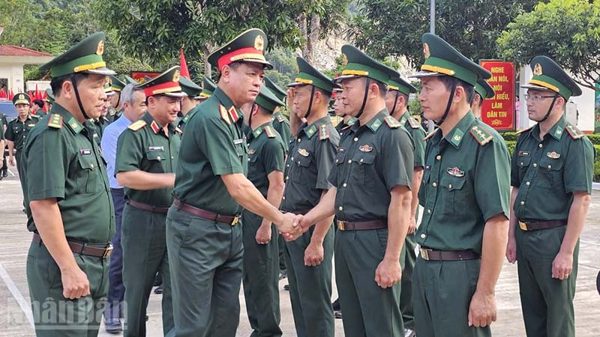 Thứ trưởng Bộ Quốc phòng Nguyễn Trường Thắng thăm lực lượng vũ trang ở biên giới Thanh Hóa