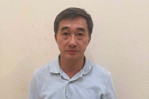 Thứ trưởng Bộ Y tế Trần Văn Thuấn bị bắt tạm giam vì nhận hối lộ số tiền lớn