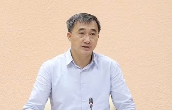 Thứ trưởng Bộ Y tế Trần Văn Thuấn bị tạm đình chỉ công tác