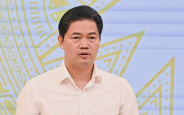 Thứ trưởng Bộ Y tế Vũ Mạnh Hà nói gì về chuyện nâng giá thuốc, thiết bị y tế?